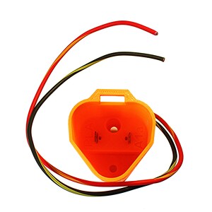 Puede incluir: Conector de pl&aacute;stico naranja con tres cables: rojo, negro y amarillo. El conector tiene dos clavijas met&aacute;licas y un peque&ntilde;o agujero en el centro.