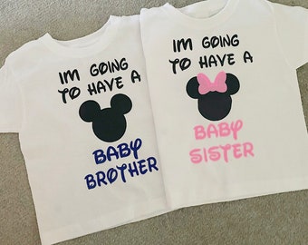 Girls boys Mickey Minnie Mouse im going to have a Baby Sister / Brother T-shirt Top Outfit gender reveal sign baby sibling