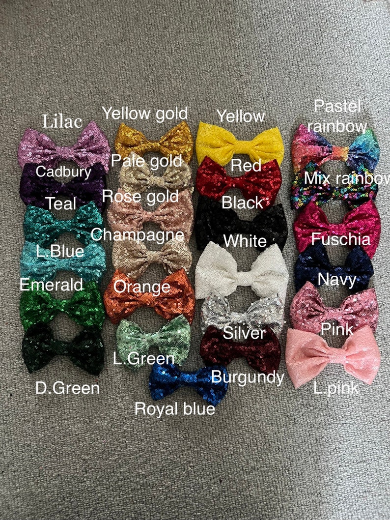 Puede incluir: Una variedad de lazos de lentejuelas en diferentes colores, incluyendo lila, oro amarillo, amarillo, arco&iacute;ris pastel, cadbury, azul verdoso, oro rosa, negro, champ&aacute;n, blanco, fucsia, azul claro, esmeralda, naranja, azul marino, plata, rosa, verde claro, burdeos, verde oscuro y azul real.