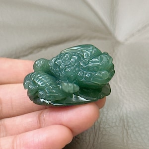 Fortune Golden Toad Jadeite Jade Pendant, 招財金蟾, Jade Jadeite Necklace, Untreated, Burmese Jadeite,Grade A Jade, Type A Jadeite,Hand Carved