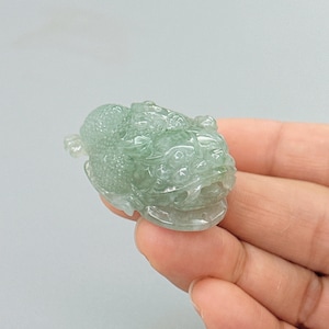 Fortune Golden Toad Jadeite Jade Pendant, 招財金蟾, Jade Jadeite Necklace, Untreated, Burma Jadeite, Grade A Jade, Type A Jadeite, Hand Carved