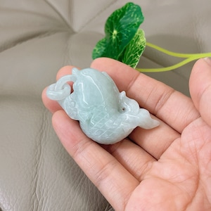 Karpfen Jadeit Jade Anhänger Halskette, Grade A Jade zertifiziert, unbehandelt, natürliches hellgrün, burmesische Burma Jadeit Schmuck, handgeschnitzt