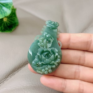 Luth chinois avec pendentif fleur de jade, collier de jade, jade naturel de grade A, jadéite de Birmanie birmane, sculpté à la main