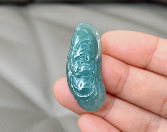 手彫りのビルマ翡翠コウモリネックレス：グリーン風水ペンダント