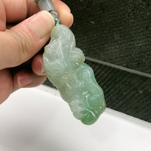 Ciondolo di giadeite del drago cinese, collana di giada di giadeite per unisex, ciondolo di giada di grado A, bramato a mano, giada della Birmania