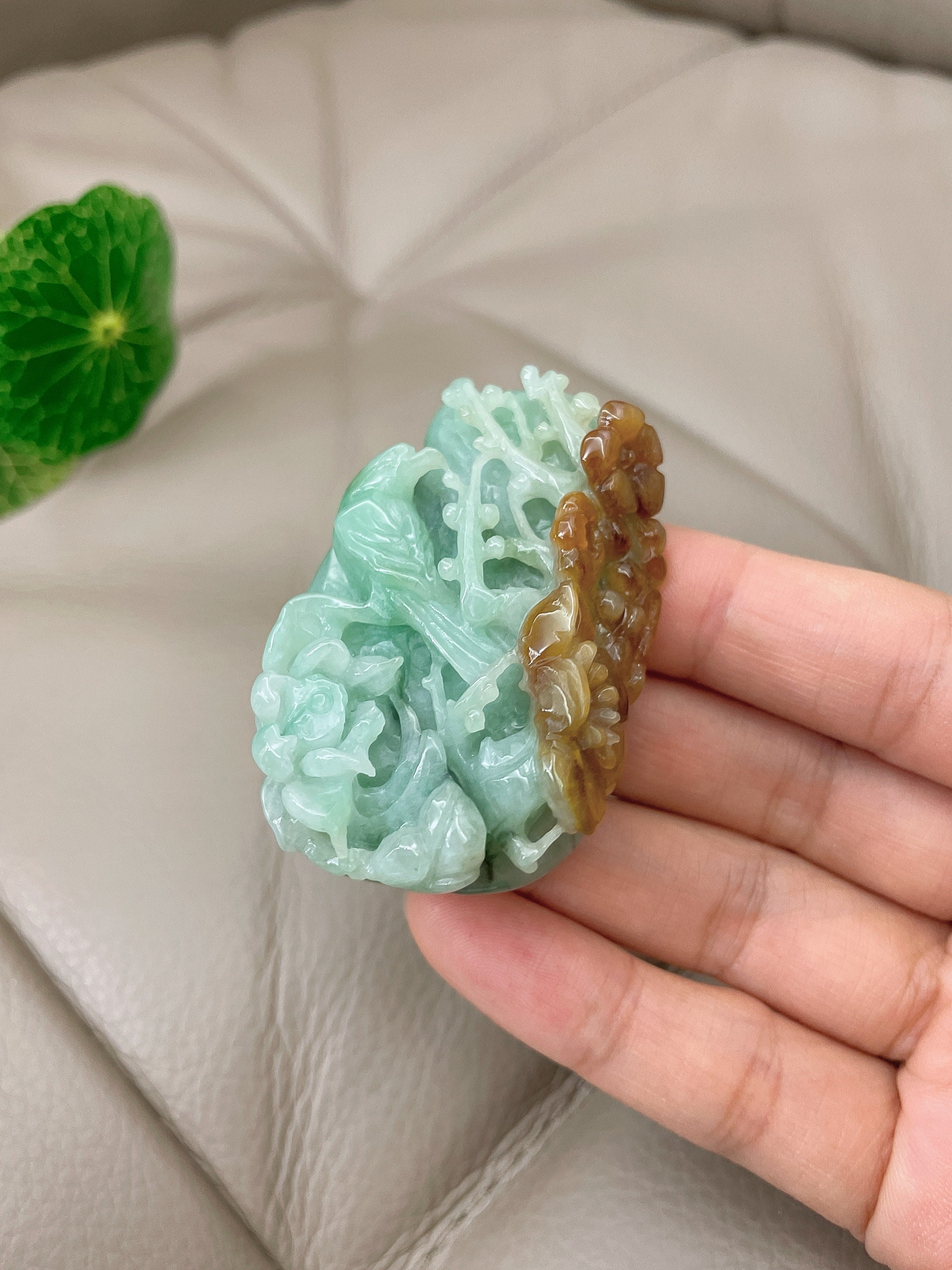 ビルマ産翡翠ペンダント：鳥と花の彫刻ジュエリー - Etsy 日本