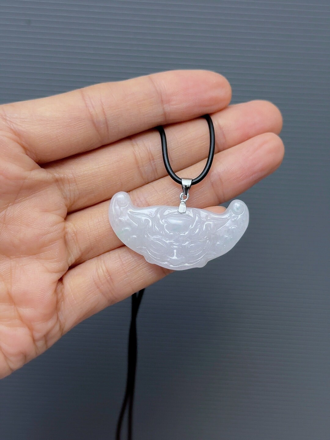 ビルマ産翡翠ペンダント：神話の獣の仮面、グレードA翡翠 - Etsy 日本