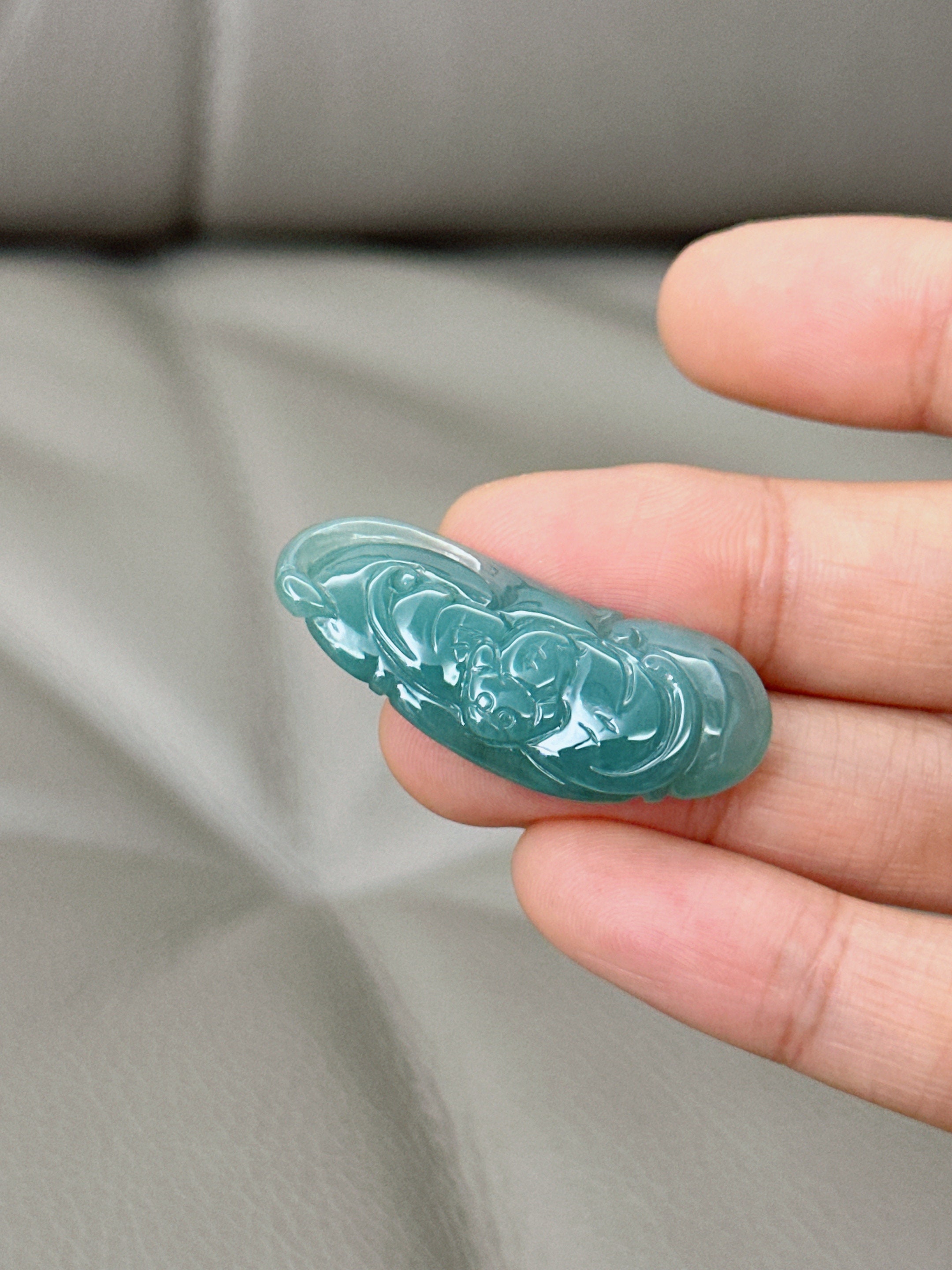 手彫りのビルマ翡翠コウモリネックレス：グリーン風水ペンダント