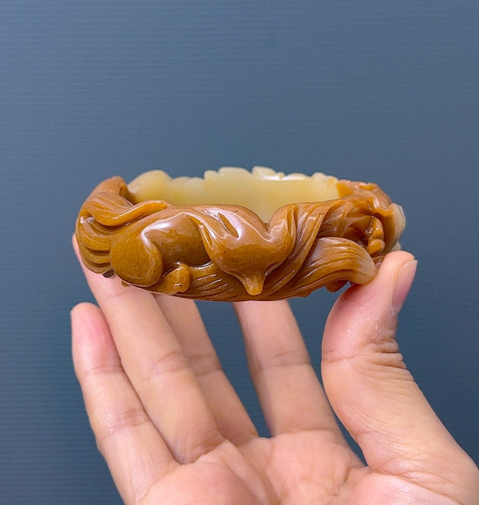 Nine Tailed Fox Jade Bangle: Untreated She Taicui Quartzite, 60.2