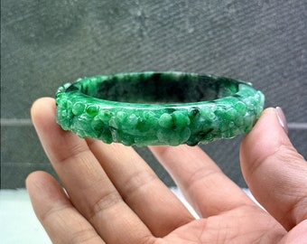 Carved Burmese Jade Bangle: Beaming Bird and Flower, Bright Green