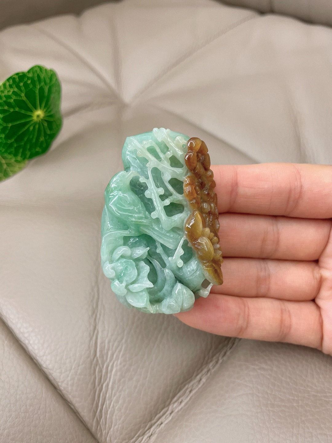 ビルマ産翡翠ペンダント：鳥と花の彫刻ジュエリー - Etsy 日本
