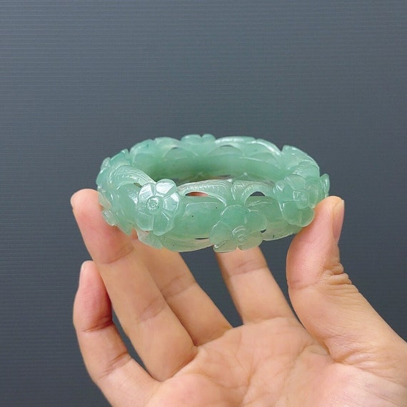 梅花翡翠バングル：アップルグリーン社太翠クォーツァイト（57.3 mm