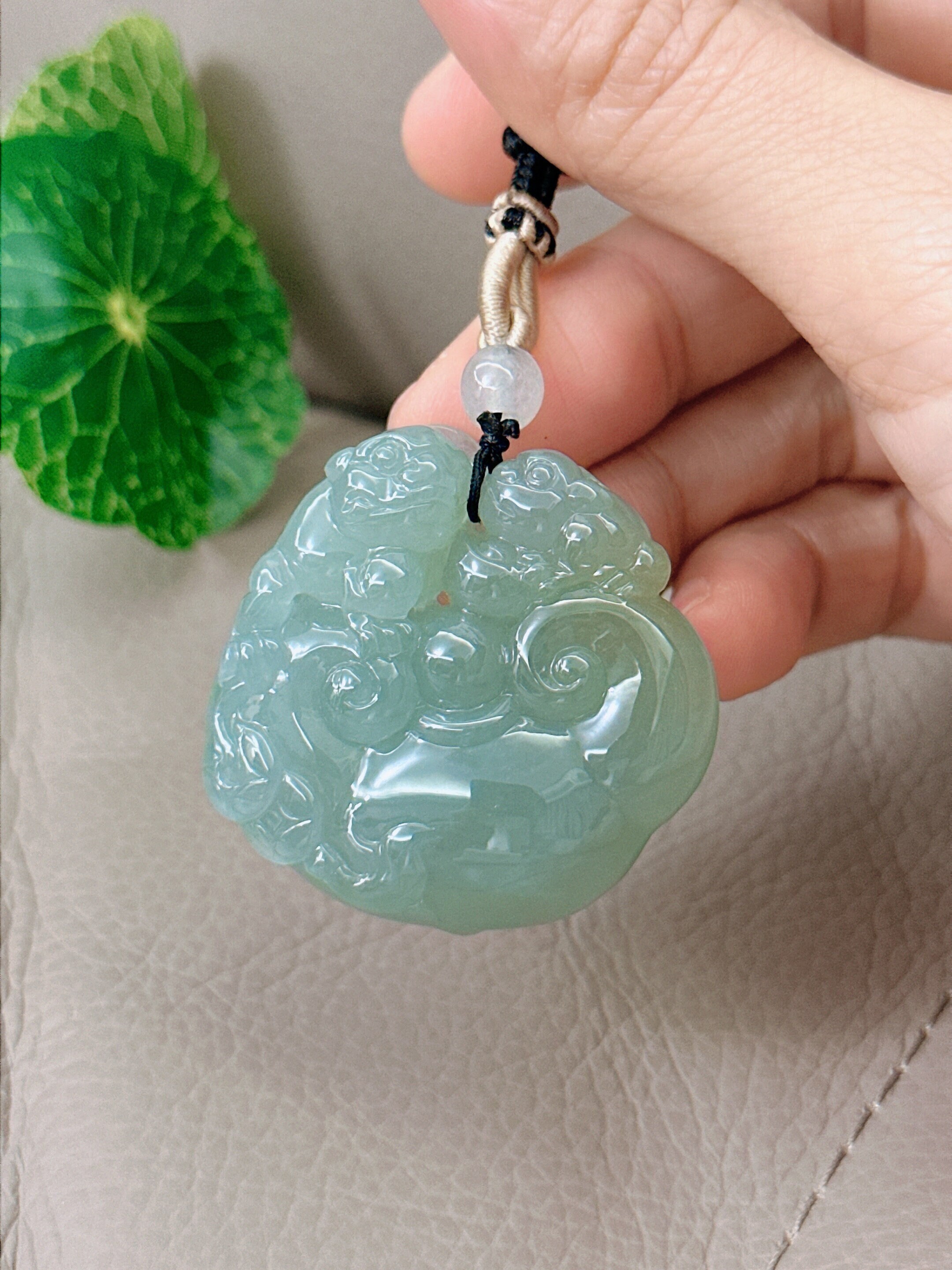 ビルマ産翡翠の黄金ヒキガエルペンダント：手彫りグレードA翡翠 - Etsy