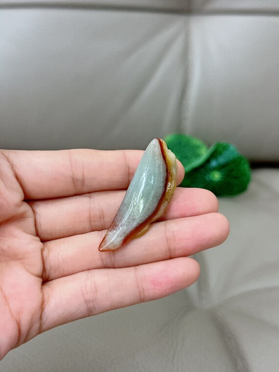 手彫りの貔貅翡翠ペンダント：ビルマ産A級宝石 - Etsy 日本