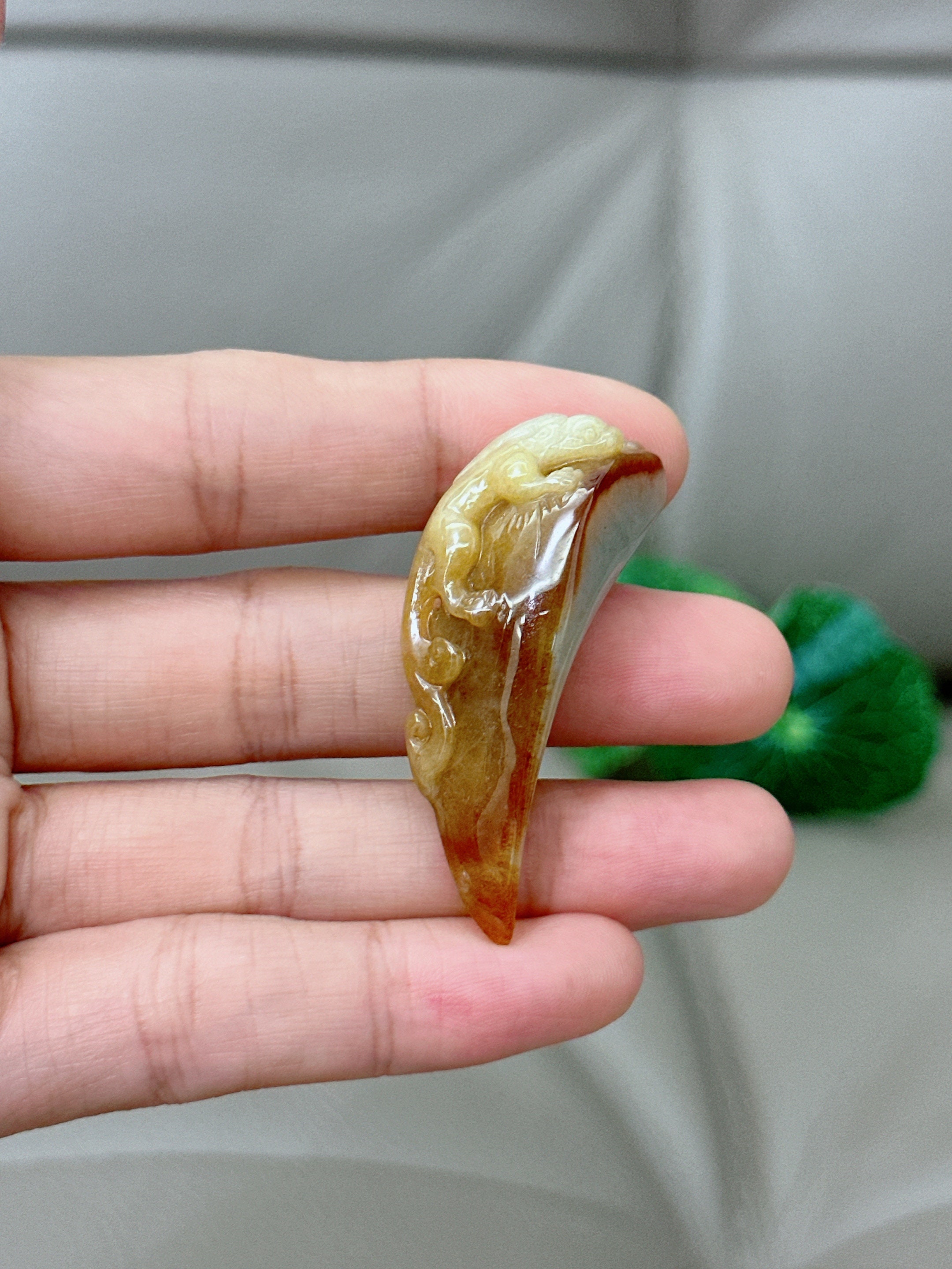 手彫りの貔貅翡翠ペンダント：ビルマ産A級宝石 - Etsy 日本