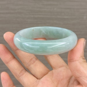 56.82 mm Jade Armreif, glatter Jade Armreif, unbehandelte weiche blassgrüne Farbe, Jadeit der Klasse A, natürliche burmesische Jadeit, Fei Cui Armreif