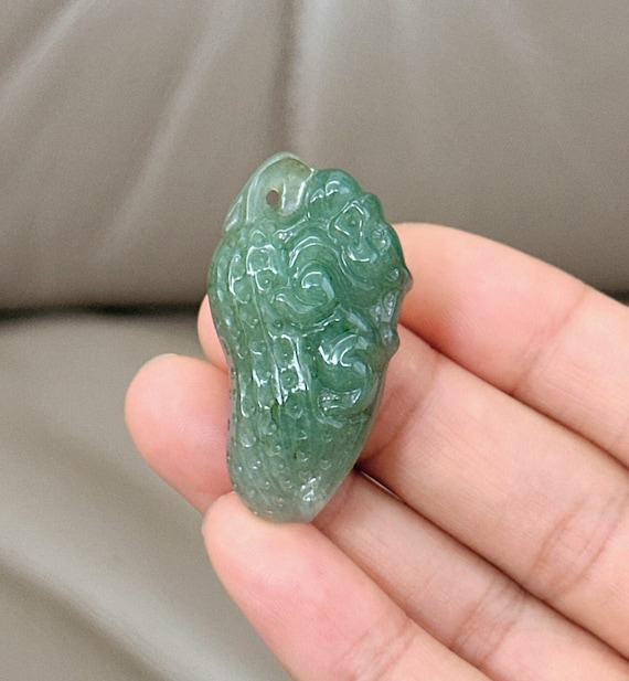 ビルマ　翡翠　ペンダント？　骨董 米国関税込み - ハッピーブッダ 本物の翡翠、ミャンマー産翡翠 ライト