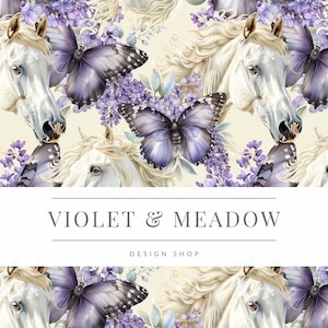 Może przedstawiać: Wzór bez szwów z białymi końmi, fioletowymi motylami i kwiatami lila. Tekst "VIOLET & MEADOW DESIGN SHOP" jest wyświetlany w środku obrazu.