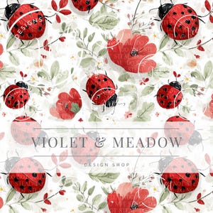 Könnte beinhalten: Ein sich wiederholendes Muster mit roten Marienkäfern mit schwarzen Punkten, roten Blumen und grünen Blättern auf weißem Hintergrund. Der Text "VIOLET & MEADOW DESIGN SHOP" wird über dem Bild angezeigt.