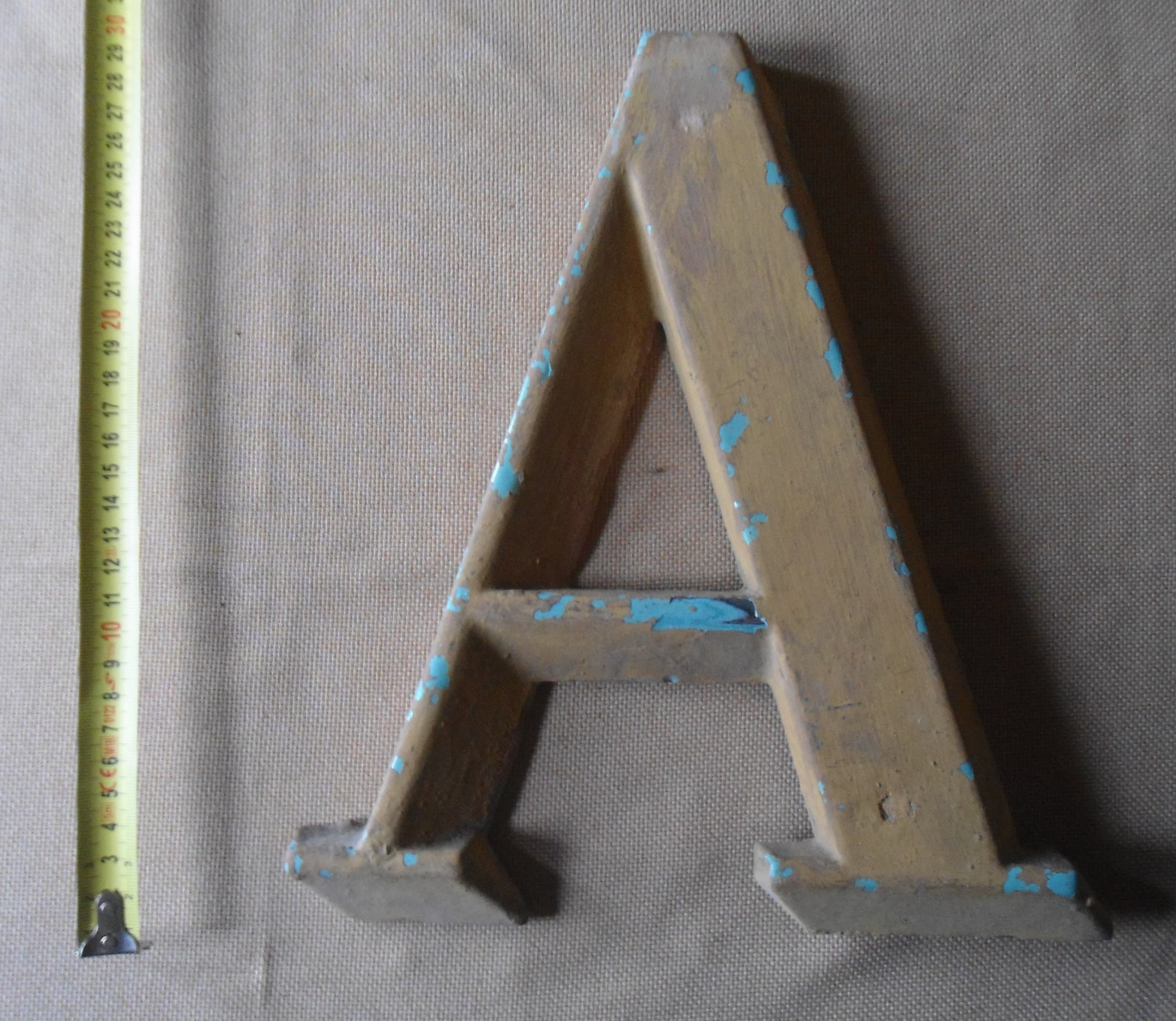 Ancienne Lettre en Fonte Émaillée A