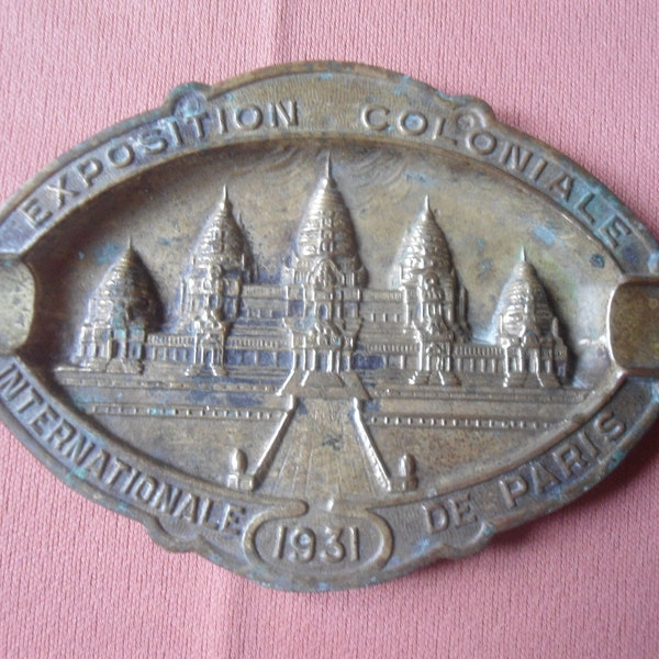 Cendrier en bronze Souvenir de l'Exposition Coloniale Internationale de Paris 1931 Temple d'Angkor Vat