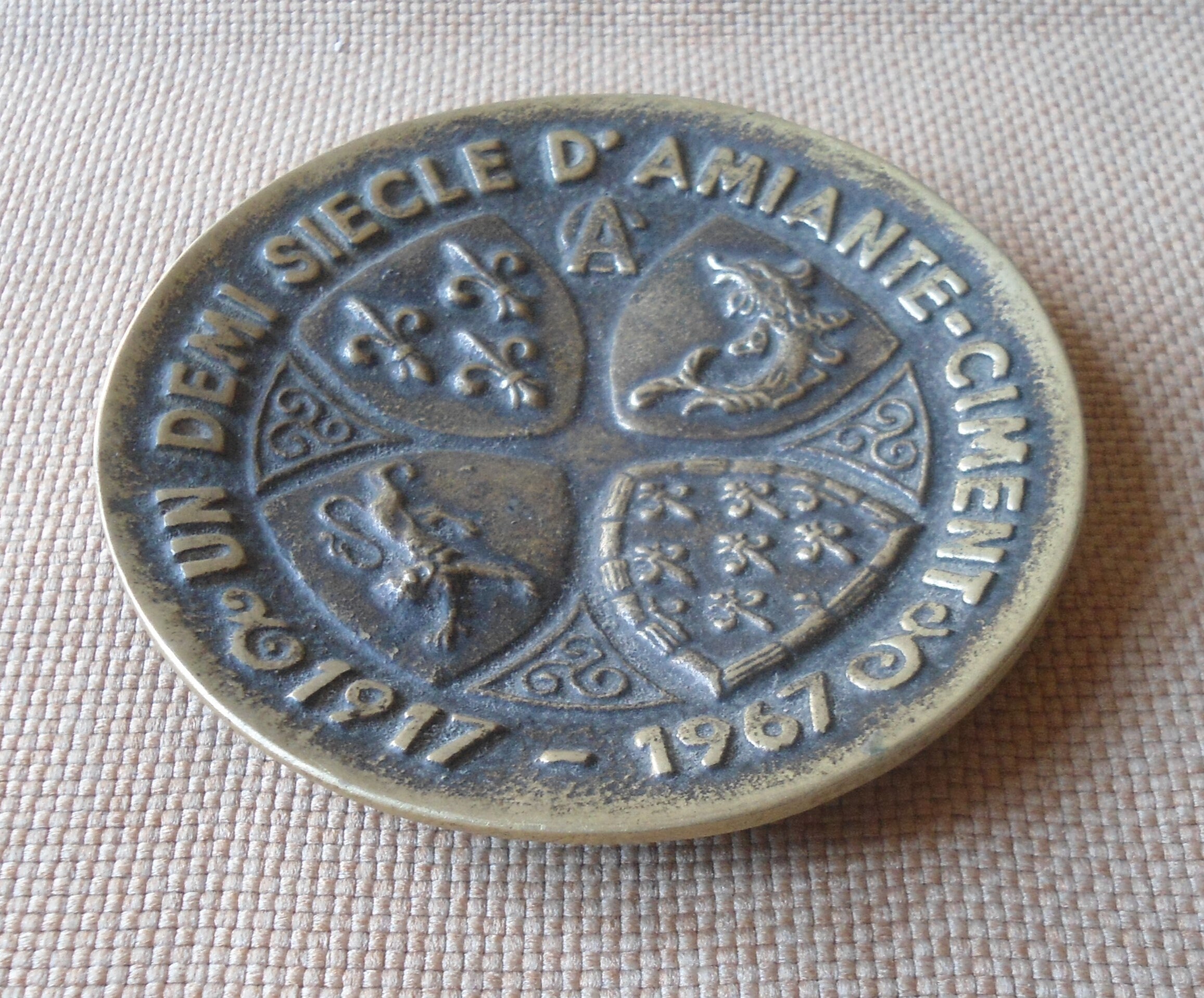 Vide Poche Coupelle en Bronze Publicitaire Un Demi Siècle d'amiante Ciment 1917 - 1967 Signé Max Le
