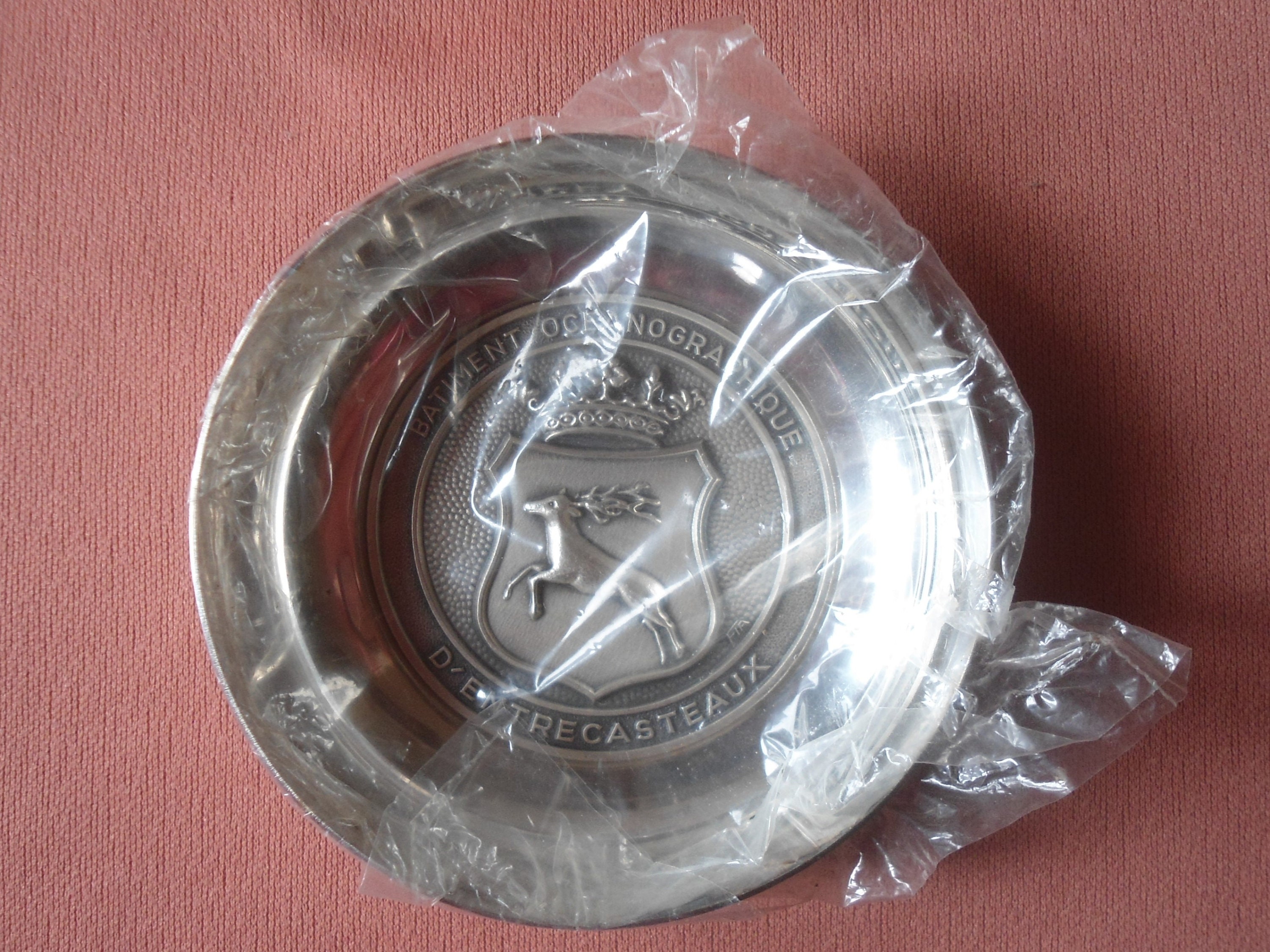 Bâtiment Océanographique d'entrecasteaux Marine Nationale Médaille sur Coupelle en Métal Argenté F.i