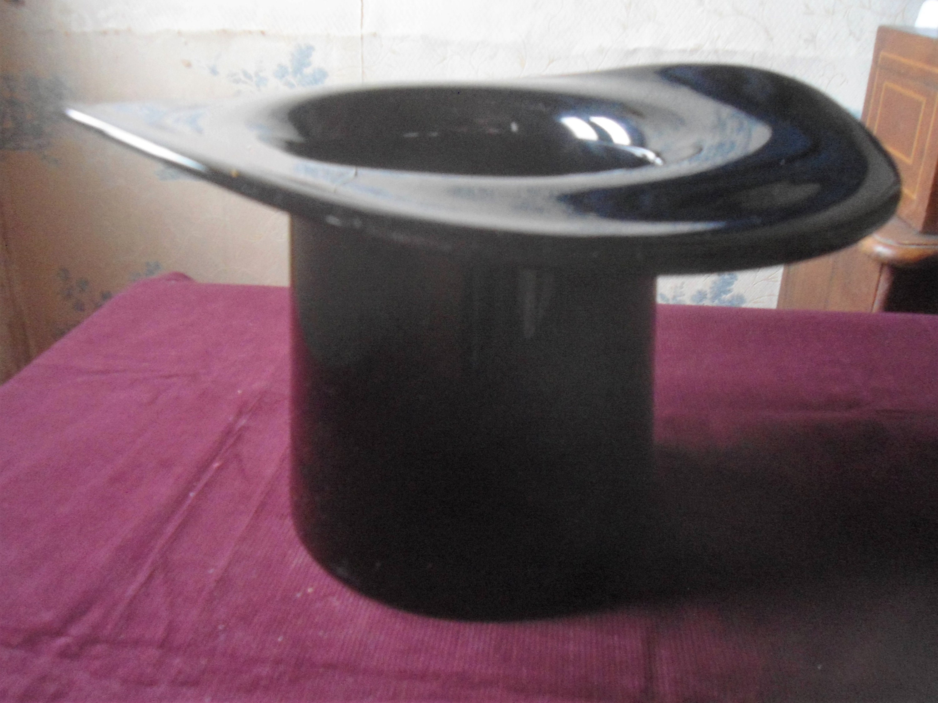 Murano Seau à Glace ou Champagne en Verre Noir Forme de Chapeau Haut Forme Hauteur 19 cm Diamètre 30