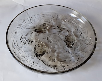 Cup signed Verlys France Japanese Flying Fish rare smoke color diameter 27 cm in pressed molded glass Era Sabino Lalique