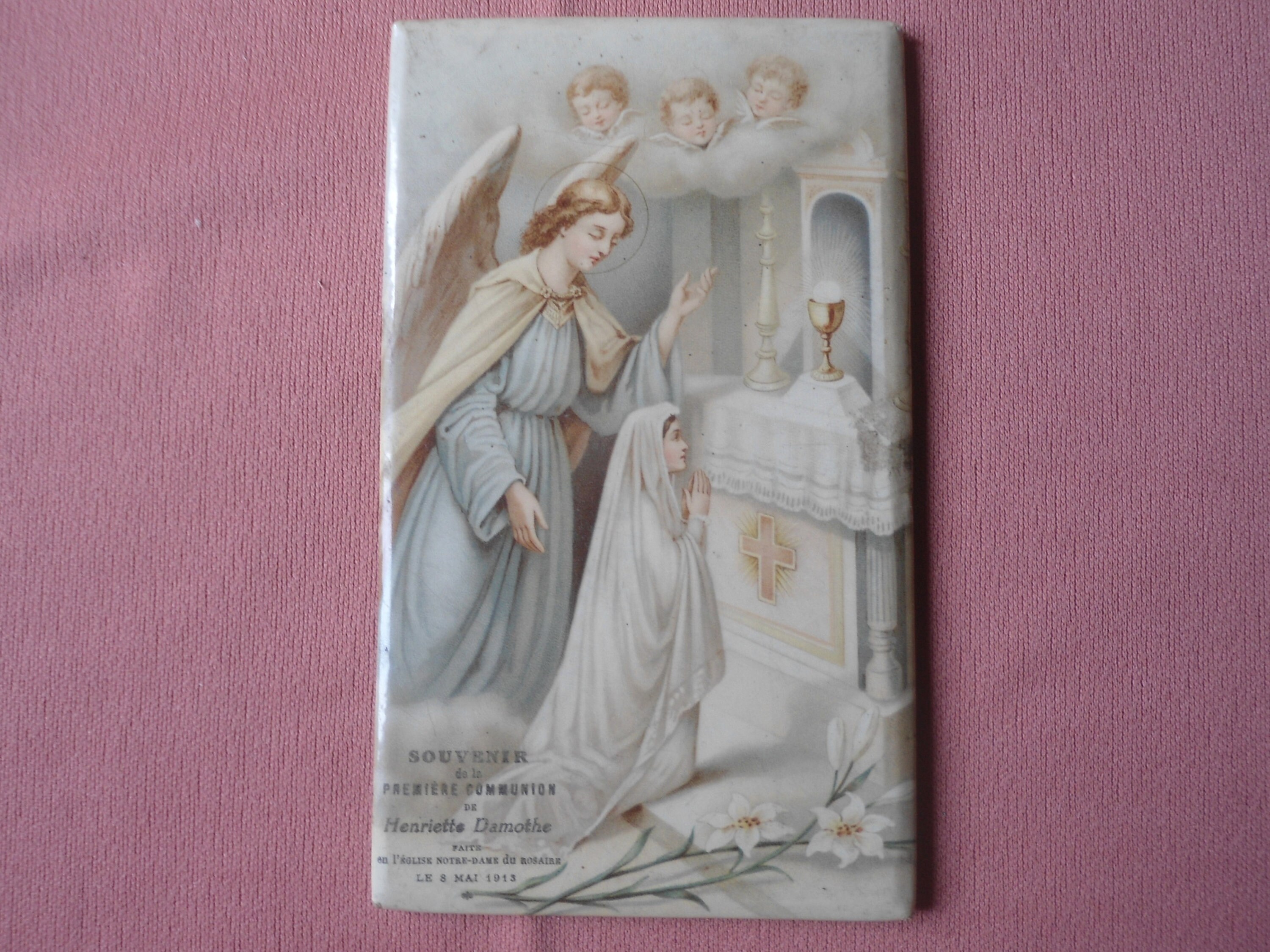 Ancienne Plaque Glaçoide Souvenir de Première Communion Nominative Datée 1913 Ange et Angelots Commu