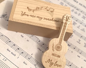 Guitare USB en bois personnalisée avec boîte, mélange de bandes, cadeau, Logo, musique de mariage, anniversaire, 8, 32, 64 go, gravé au Laser