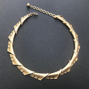 Vintage signed Trifari Satin Gold Tone Modernist Wedge Link Necklace