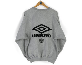90er Jahre Vintage Herren UMBRO Pro Training großes Logo graues Rundhals-Sweatshirt Größe L Oversize-Pullover Retro-Sportbekleidung