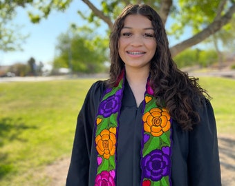 Embroidered flowers /graduation sash / Estola Bordada de flores