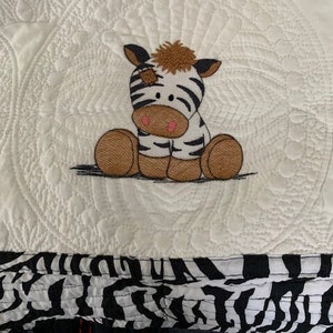 Gepersonaliseerde baby-erfstukquilt - met geschulpte randen