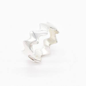 Zilveren oneindigheidsring, zigzagband, zilveren golfring, unieke chevronring, cadeau voor haar, unisex ring, 925 zilveren ring, Adina Stone