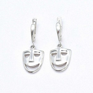 Maskörhängen, Glada ansikte-örhängen, Komedimaskörhängen, Leende ansikte-berlock, Glada ansikte-berlock, Silvermaskörhängen, Adina Stone, Silver