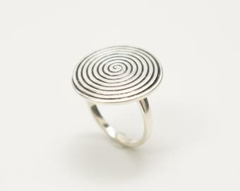 Anillo espiral, anillo circular, anillo infinito, anillo llamativo, anillo artesanal, anillo redondo, anillo vintage, anillo de plata maciza, anillo de plata esterlina