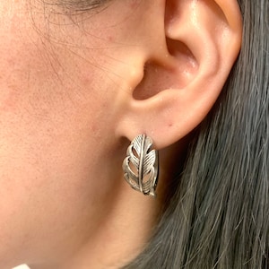 Feather Earrings, Nature Earrings, Silver Feather, Silver Leaf Earrings, Curved Feather, Feather Studs, Simple Earrings, 925 Silver Earrings