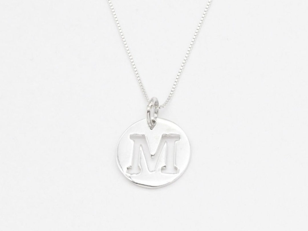 Anidate シルバー ネックレス M Anidate シルバー ネックレス M 文字Mディスクペンダント、シルバー