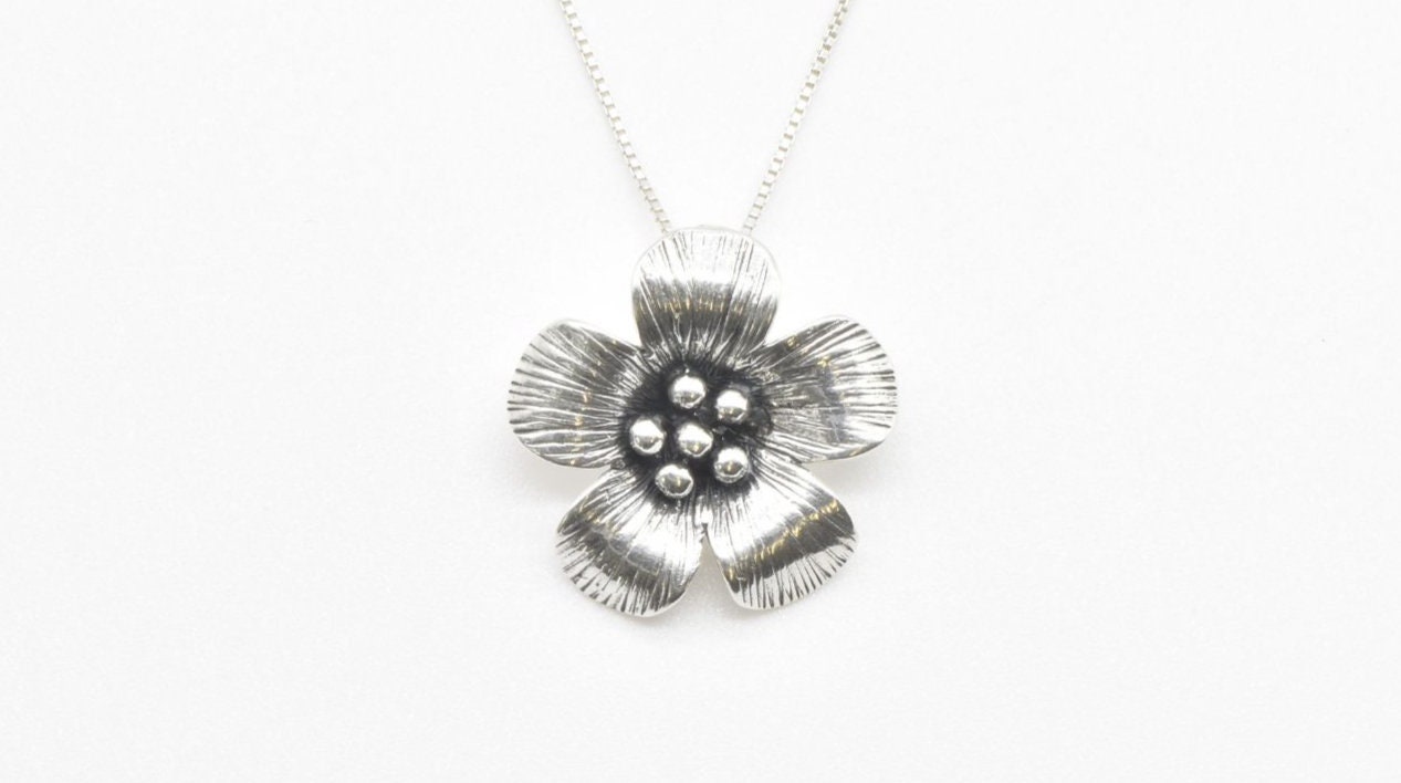 ★VINTAGE HOLLYWOOD★ Flutter Daisy Necklace Grey Vintage Hollywood] Flutter Daisy Necklace (2 colors