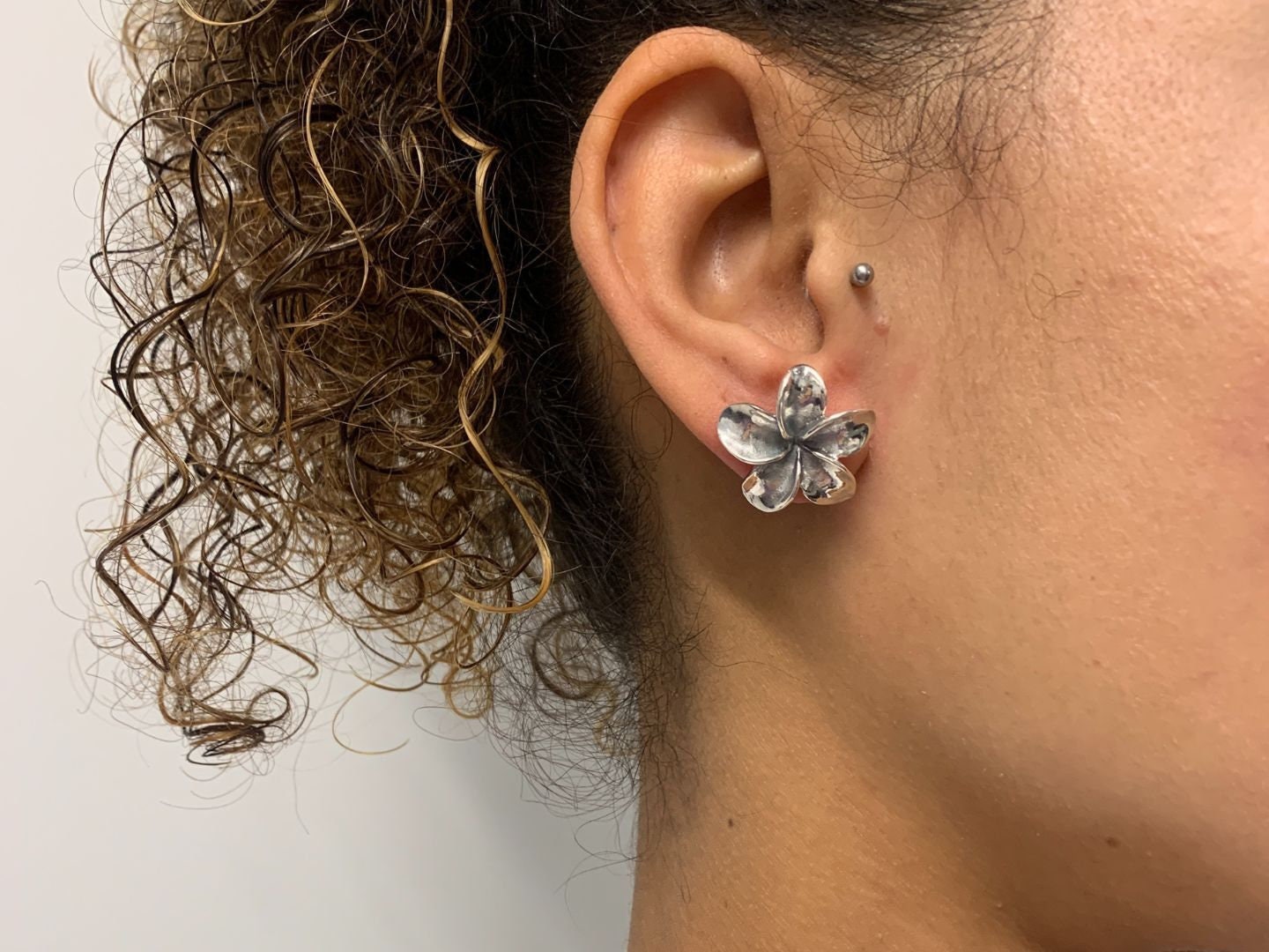 Summer Boho Flower Earrings 5-Pack - Layered Petal Stud Earrings In Pink Blue White Yellow Green