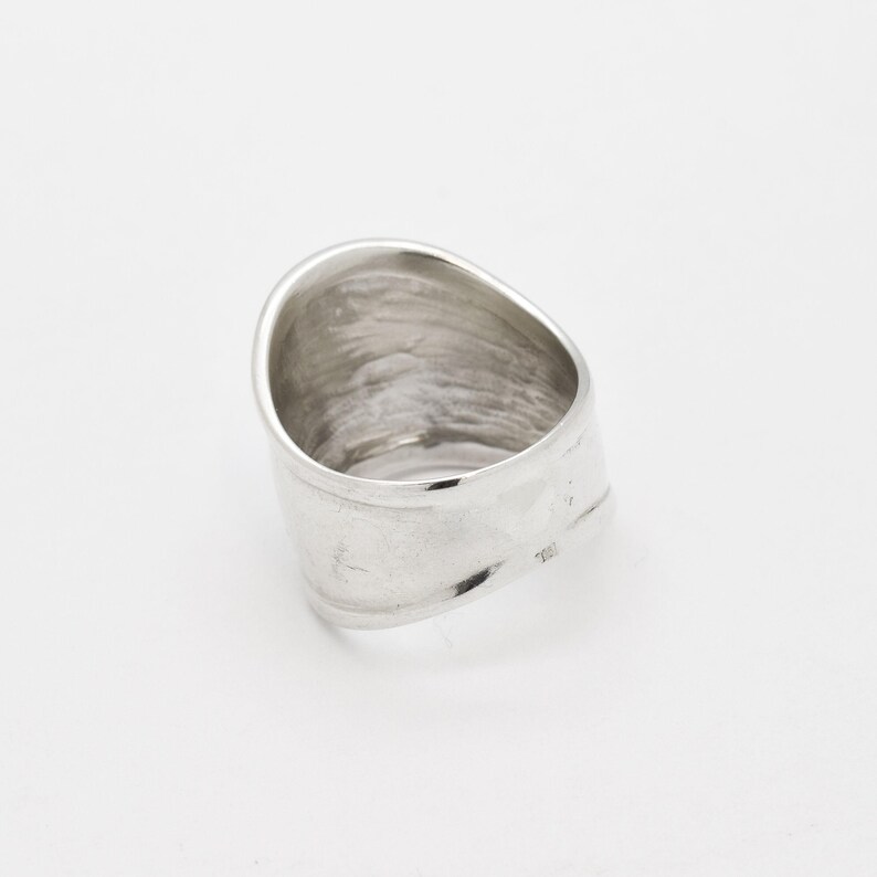 Anillo de plata tipo brazalete, anillo ancho de plata, anillo escudo, anillo largo, anillo llamativo, anillo espejo, anillo de plata de ley, anillo de plata 925, anillo guerrero imagen 9