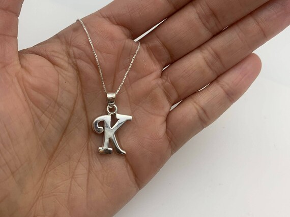 Kの文字のシルバーペンダント、イニシャルKのネックレス 