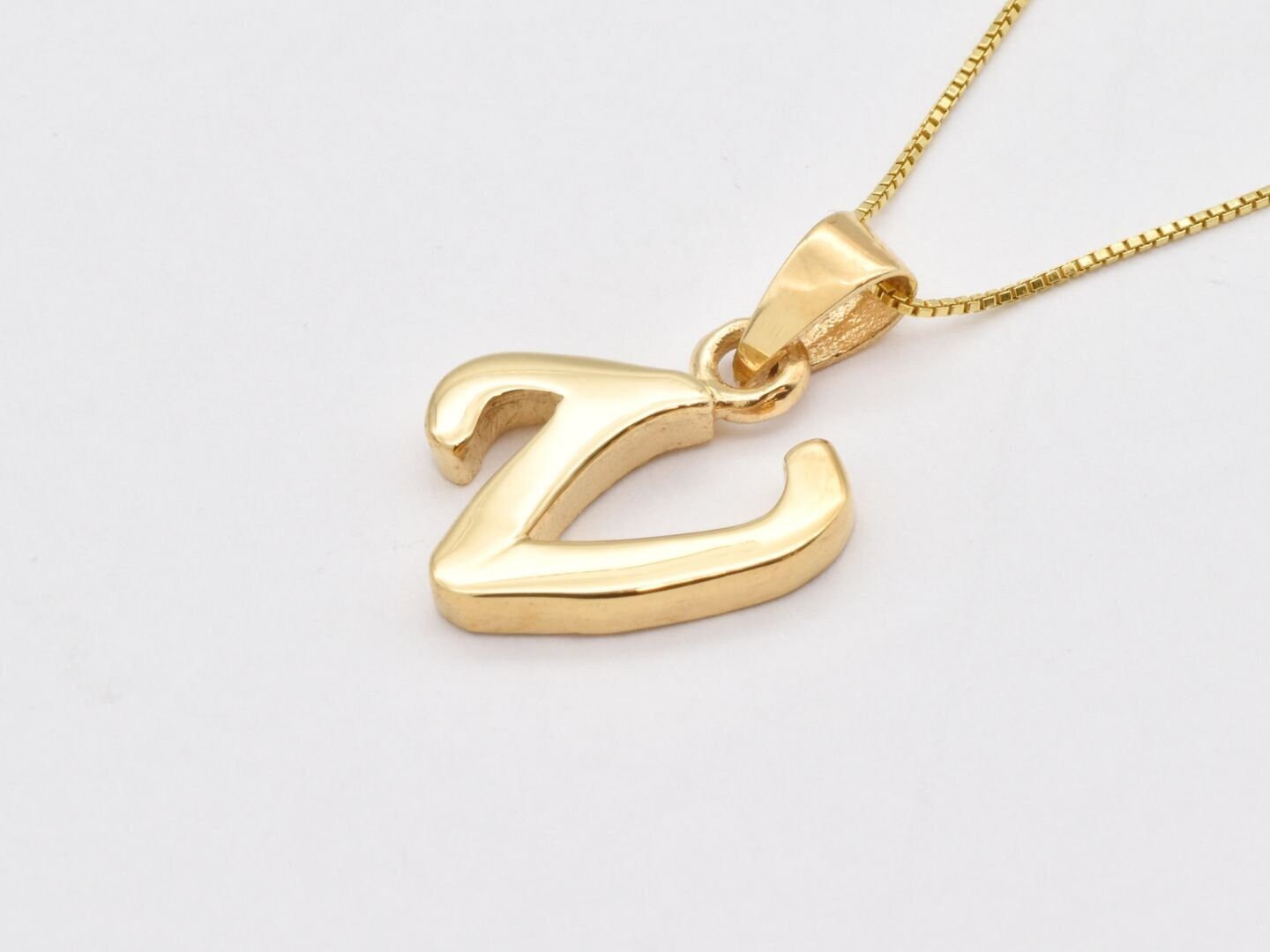 ゴールドレターVペンダント、大文字Vペンダント、イニシャルV