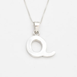 Colgante con la letra "Q", collar con la letra "Q" mayúscula, colgante con inicial de plata, colgante con el alfabeto, colgante con el nombre, regalo para ella, regalo de cumpleaños para él