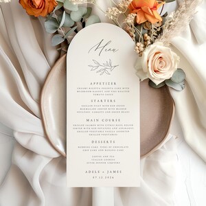 Tarjetas de menú de boda con forma de arco, menús de cena con forma de arco, menús con flores silvestres impresas, papel texturizado mate, menú en tinta negra, minimalista, #ADELE