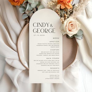 Hochzeitsmenükarten in Bogenform, Abendmenukarten, gedruckte Menüs, mattes strukturiertes Papier, Menükarten mit schwarzer Tinte, modernes Menü, minimalistisches #CMDY