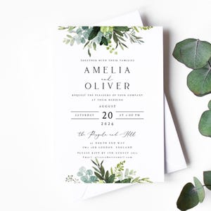 Grüne Blumen-Hochzeitseinladung, weiße Hochzeitseinladungen, Kraftpapier, weiße Umschläge, texturiertes Papier, rustikales Papier #002