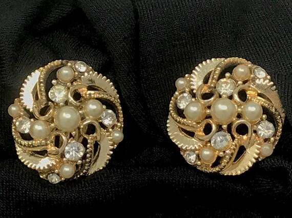 Sophisticated Vintage Faux Pearl, Rhinestone & Go… - image 1